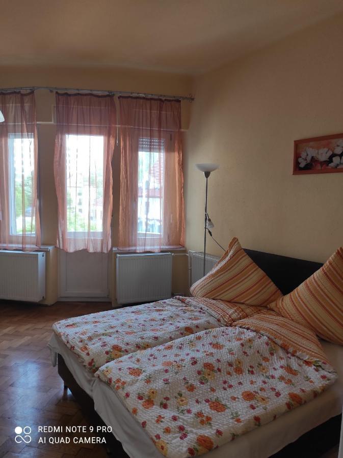 Anna Apartmanok ペーチ エクステリア 写真