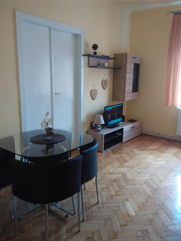 Anna Apartmanok ペーチ エクステリア 写真