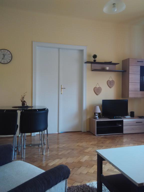 Anna Apartmanok ペーチ エクステリア 写真